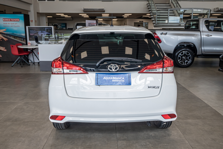 Toyota YARIS 1.5 16V FLEX XL MULTIDRIVE 8