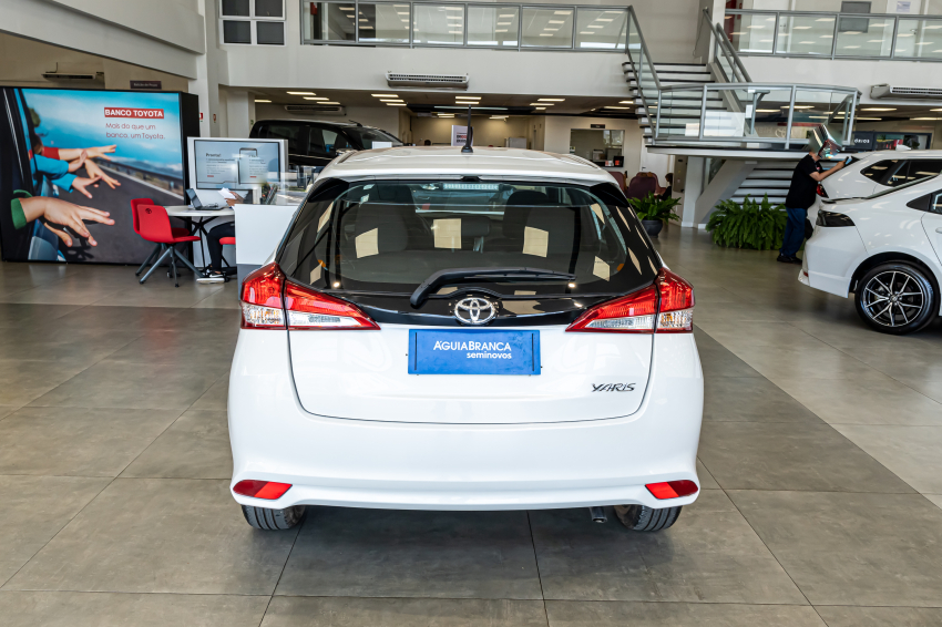 Toyota YARIS 1.5 16V FLEX XL MULTIDRIVE 8