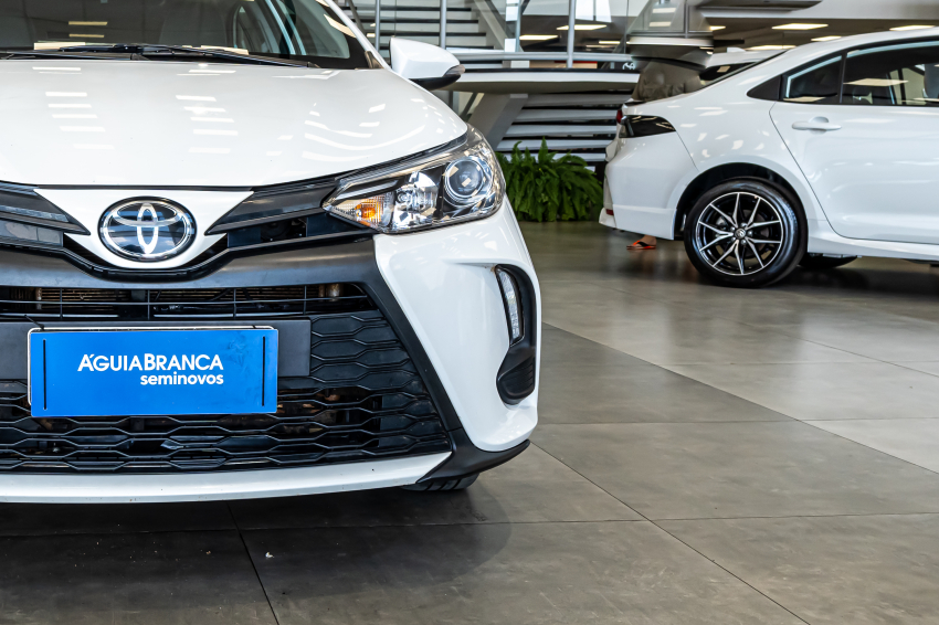 Toyota YARIS 1.5 16V FLEX SEDAN XS MULTIDRIVE 4