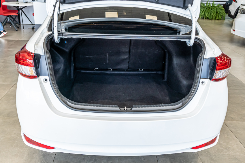 Toyota YARIS 1.5 16V FLEX SEDAN XS MULTIDRIVE 11