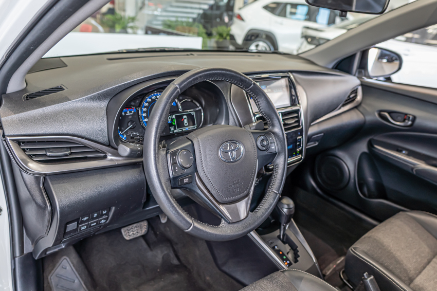 Toyota YARIS 1.5 16V FLEX SEDAN XS MULTIDRIVE 13