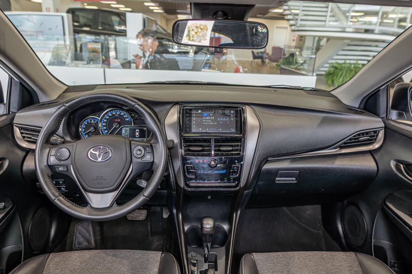 Toyota YARIS 1.5 16V FLEX SEDAN XS MULTIDRIVE 12
