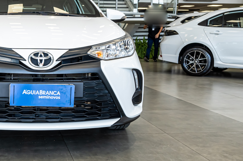 Toyota YARIS 1.5 16V FLEX XL MULTIDRIVE 4