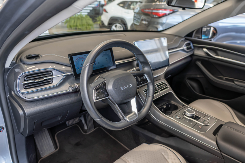 BYD KING 1.5 DM-I PHEV GS AUTOMÁTICO 14