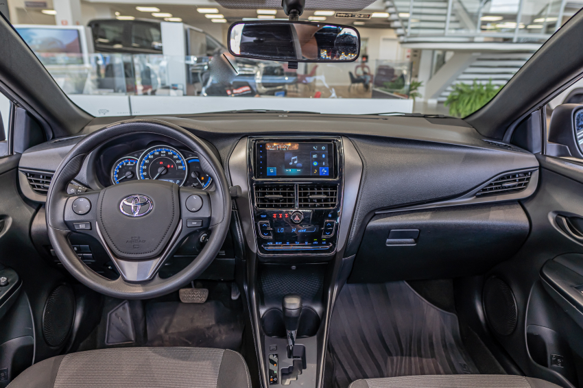 Toyota YARIS 1.5 16V FLEX XL MULTIDRIVE 14