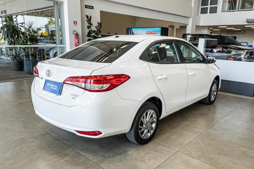 Toyota YARIS 1.5 16V FLEX SEDAN XS MULTIDRIVE 10
