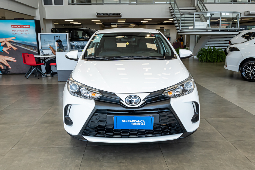 Toyota YARIS 1.5 16V FLEX SEDAN XS MULTIDRIVE 3