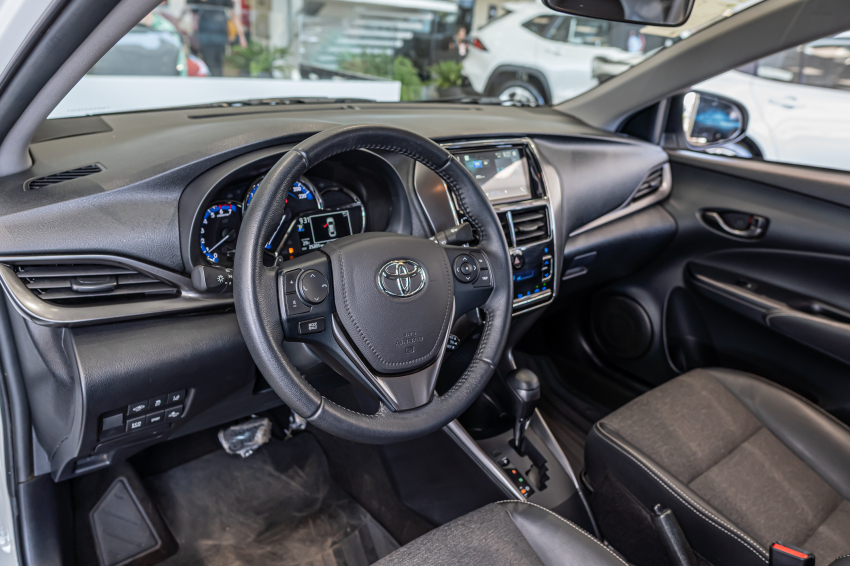 Toyota YARIS 1.5 16V FLEX SEDAN XS MULTIDRIVE 13