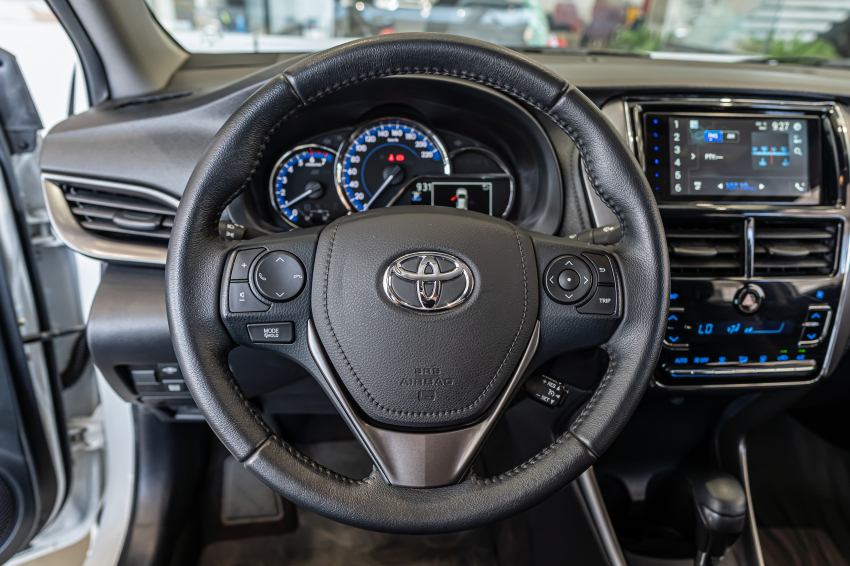 Toyota YARIS 1.5 16V FLEX SEDAN XS MULTIDRIVE 15