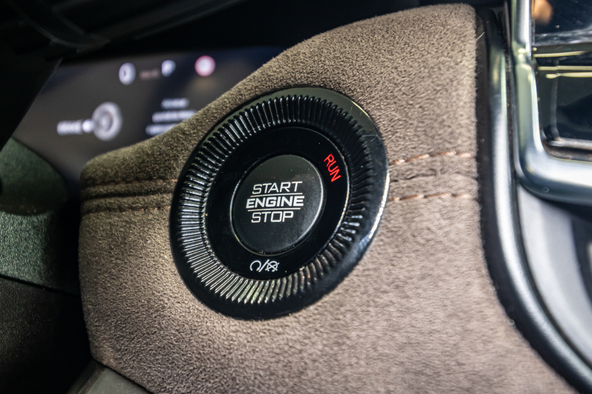 JEEP COMMANDER 2.0 HURRICANE 4 TURBO GASOLINA OVERLAND AT9 17