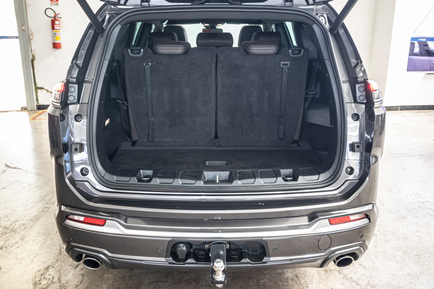 JEEP COMMANDER 2.0 HURRICANE 4 TURBO GASOLINA OVERLAND AT9 11
