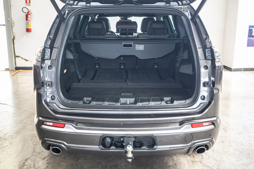 JEEP COMMANDER 2.0 HURRICANE 4 TURBO GASOLINA OVERLAND AT9 12