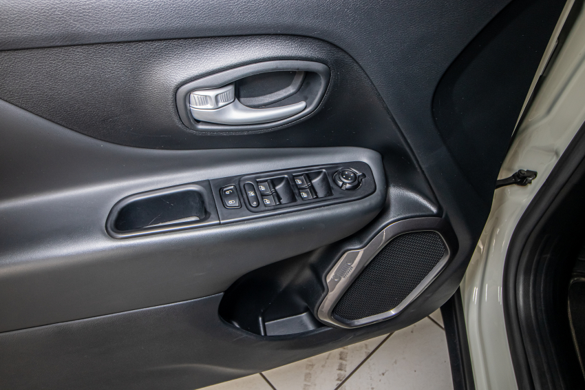 JEEP RENEGADE 1.3 T270 TURBO FLEX LONGITUDE AT6 18
