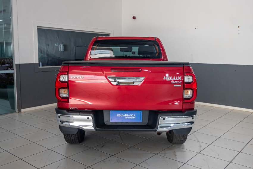 Toyota HILUX 2.8 D-4D TURBO DIESEL CD SRX PLUS 4X4 AUTOMÁTICO 8