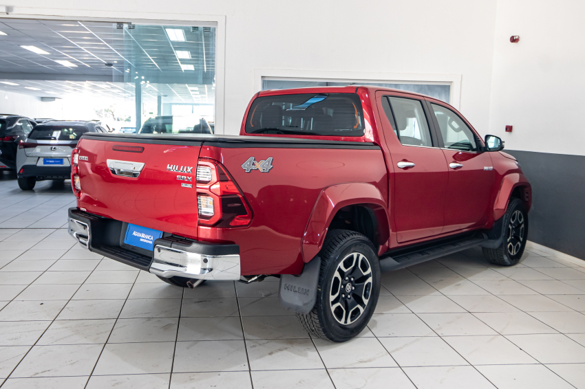 Toyota HILUX 2.8 D-4D TURBO DIESEL CD SRX PLUS 4X4 AUTOMÁTICO 10