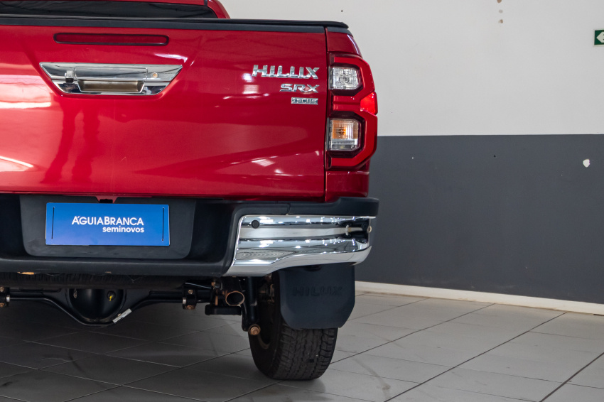 Toyota HILUX 2.8 D-4D TURBO DIESEL CD SRX PLUS 4X4 AUTOMÁTICO 9