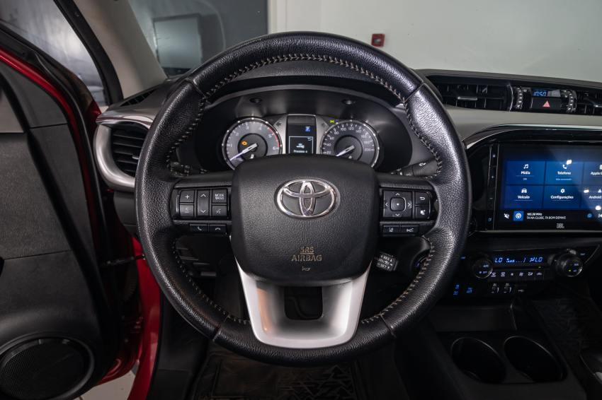 Toyota HILUX 2.8 D-4D TURBO DIESEL CD SRX PLUS 4X4 AUTOMÁTICO 15