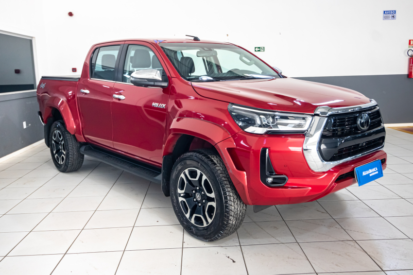 Toyota HILUX 2.8 D-4D TURBO DIESEL CD SRX PLUS 4X4 AUTOMÁTICO 5