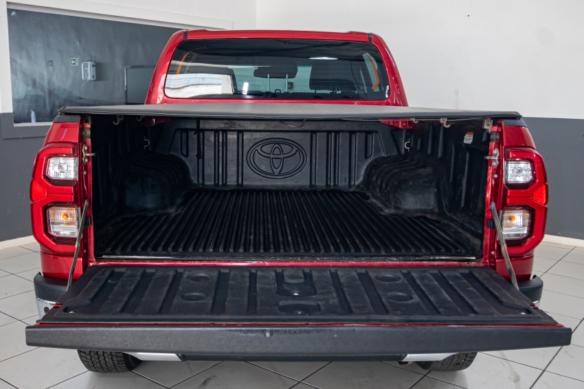 Toyota HILUX 2.8 D-4D TURBO DIESEL CD SRX PLUS 4X4 AUTOMÁTICO 11