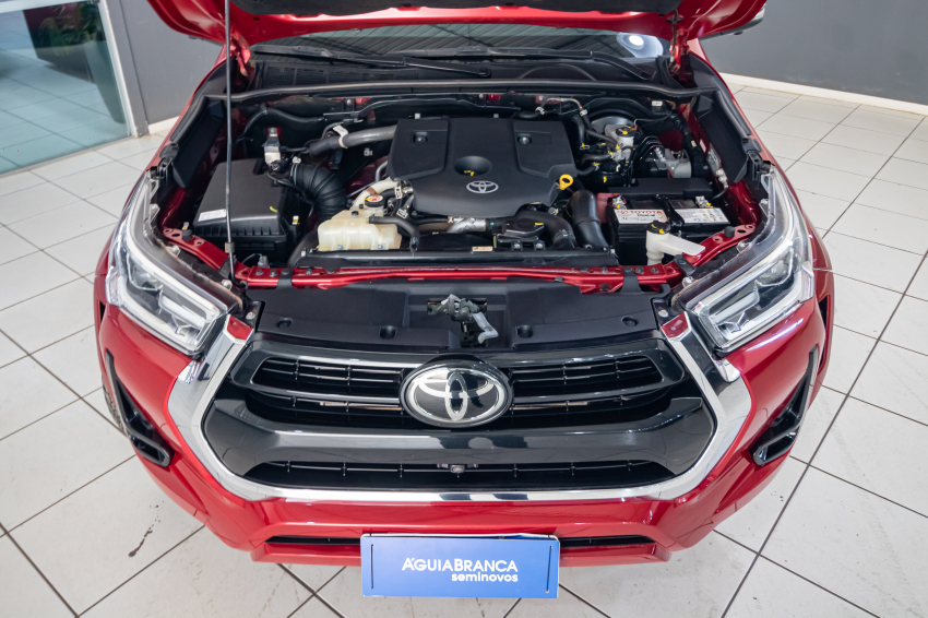 Toyota HILUX 2.8 D-4D TURBO DIESEL CD SRX PLUS 4X4 AUTOMÁTICO 6