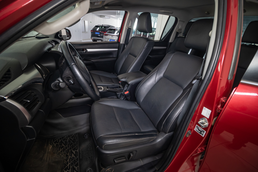 Toyota HILUX 2.8 D-4D TURBO DIESEL CD SRX PLUS 4X4 AUTOMÁTICO 20