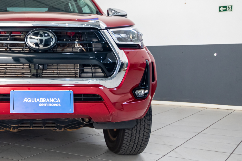Toyota HILUX 2.8 D-4D TURBO DIESEL CD SRX PLUS 4X4 AUTOMÁTICO 4