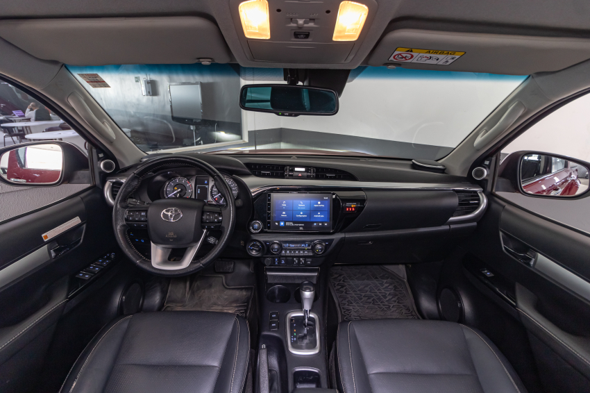 Toyota HILUX 2.8 D-4D TURBO DIESEL CD SRX PLUS 4X4 AUTOMÁTICO 14