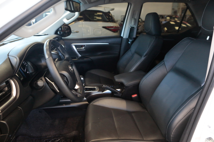 Toyota HILUX SW4 2.8 D-4D TURBO DIESEL SRX PLATINUM 4X4 AUTOMÁTICO 21