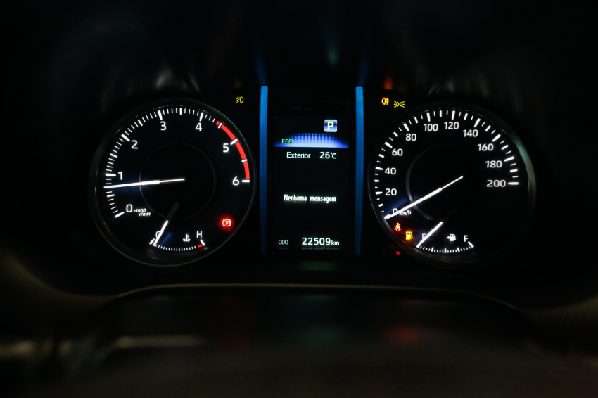 Toyota HILUX SW4 2.8 D-4D TURBO DIESEL SRX PLATINUM 4X4 AUTOMÁTICO 12