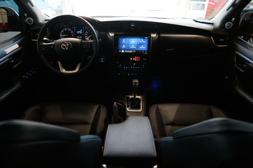 Toyota HILUX SW4 2.8 D-4D TURBO DIESEL SRX PLATINUM 4X4 AUTOMÁTICO 13