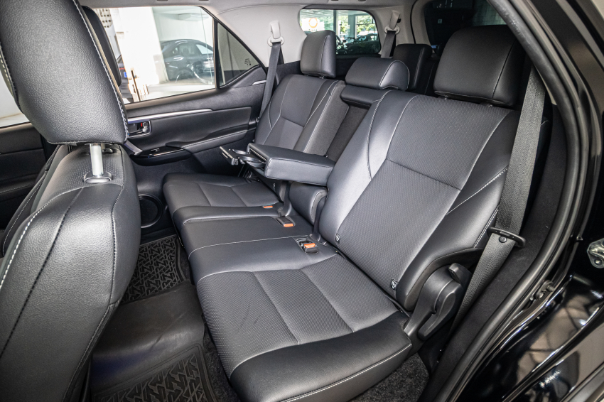 Toyota HILUX SW4 2.8 D-4D TURBO DIESEL SRX PLATINUM 4X4 AUTOMÁTICO 23