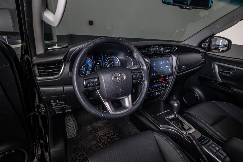 Toyota HILUX SW4 2.8 D-4D TURBO DIESEL SRX PLATINUM 4X4 AUTOMÁTICO 15