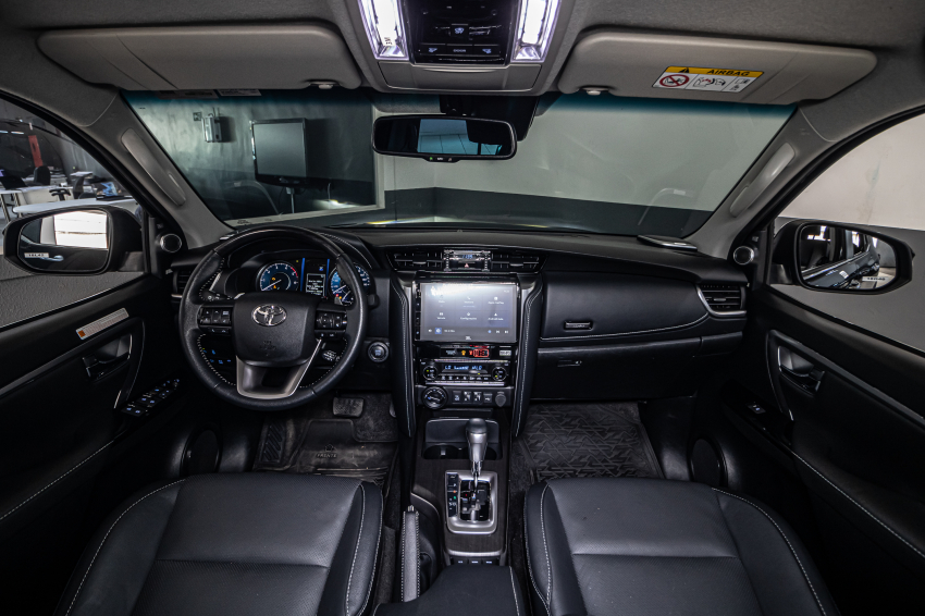 Toyota HILUX SW4 2.8 D-4D TURBO DIESEL SRX PLATINUM 4X4 AUTOMÁTICO 14