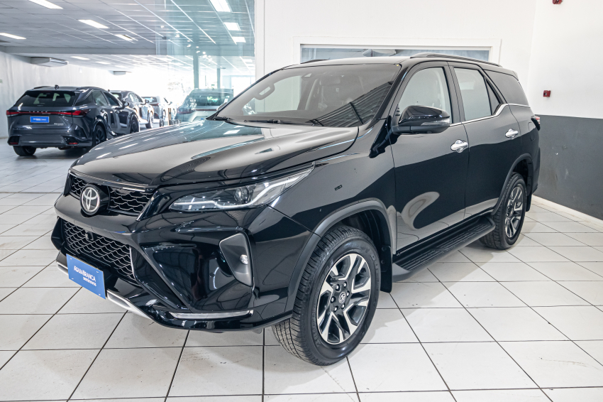 Toyota HILUX SW4 2.8 D-4D TURBO DIESEL SRX PLATINUM 4X4 AUTOMÁTICO
