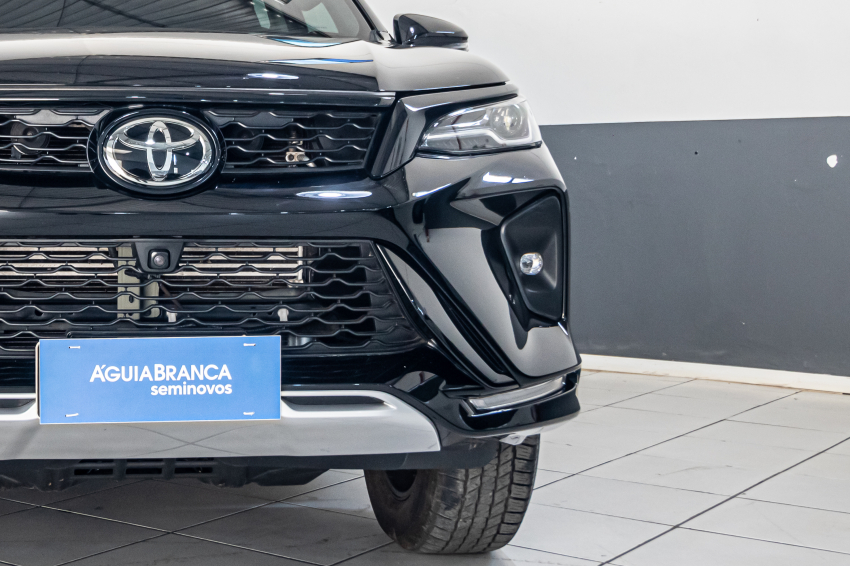 Toyota HILUX SW4 2.8 D-4D TURBO DIESEL SRX PLATINUM 4X4 AUTOMÁTICO 4