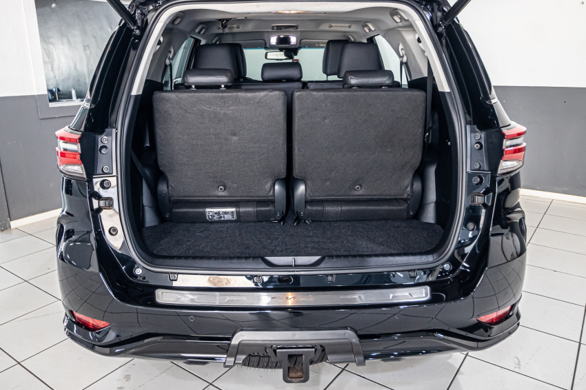 Toyota HILUX SW4 2.8 D-4D TURBO DIESEL SRX PLATINUM 4X4 AUTOMÁTICO 11