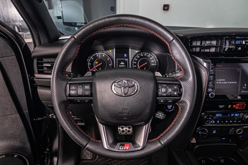 Toyota HILUX SW4 2.8 D-4D TURBO DIESEL GR-S 7L 4X4 AUTOMÁTICO 14