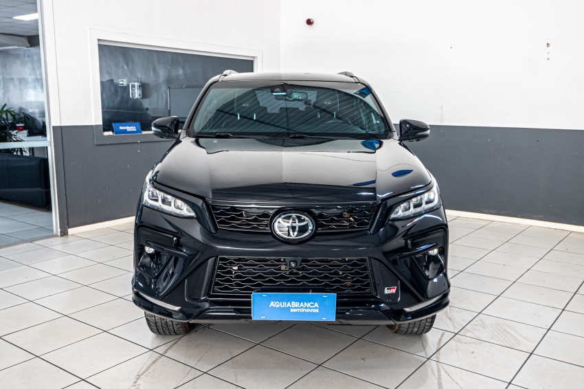 Toyota HILUX SW4 2.8 D-4D TURBO DIESEL GR-S 7L 4X4 AUTOMÁTICO 3