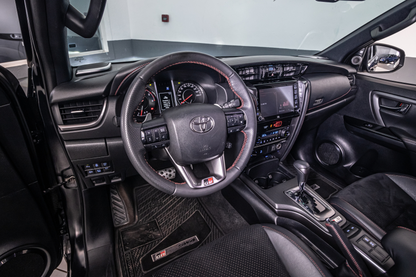 Toyota HILUX SW4 2.8 D-4D TURBO DIESEL GR-S 7L 4X4 AUTOMÁTICO 13