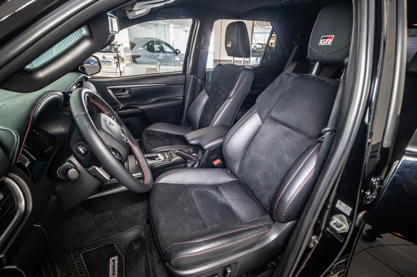 Toyota HILUX SW4 2.8 D-4D TURBO DIESEL GR-S 7L 4X4 AUTOMÁTICO 19