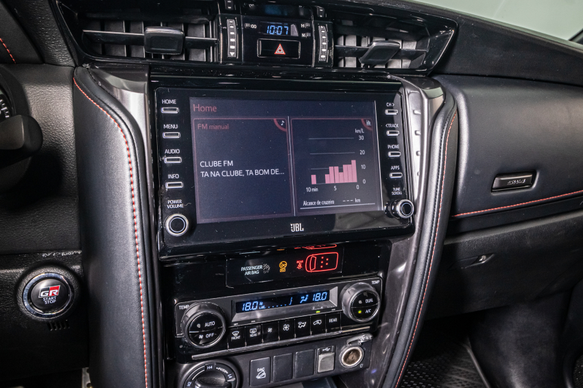 Toyota HILUX SW4 2.8 D-4D TURBO DIESEL GR-S 7L 4X4 AUTOMÁTICO 16