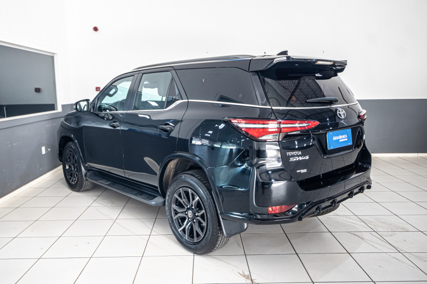 Toyota HILUX SW4 2.8 D-4D TURBO DIESEL GR-S 7L 4X4 AUTOMÁTICO 6