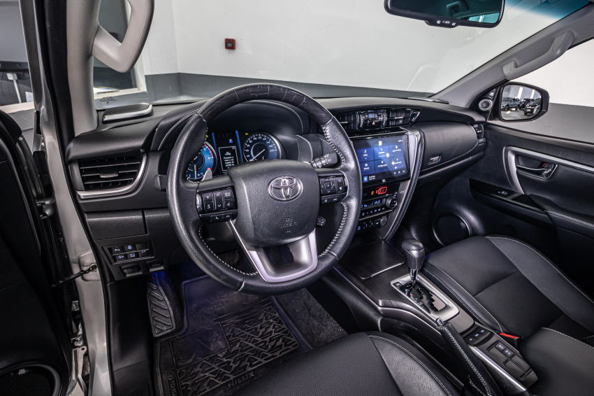 Toyota HILUX SW4 2.8 D-4D TURBO DIESEL SRX PLATINUM 7L 4X4 AUTOMÁTICO 14
