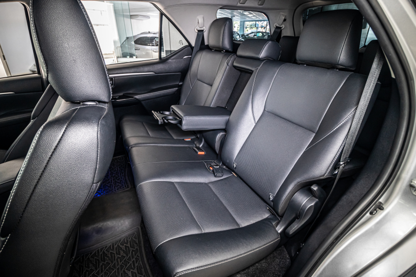 Toyota HILUX SW4 2.8 D-4D TURBO DIESEL SRX PLATINUM 7L 4X4 AUTOMÁTICO 23