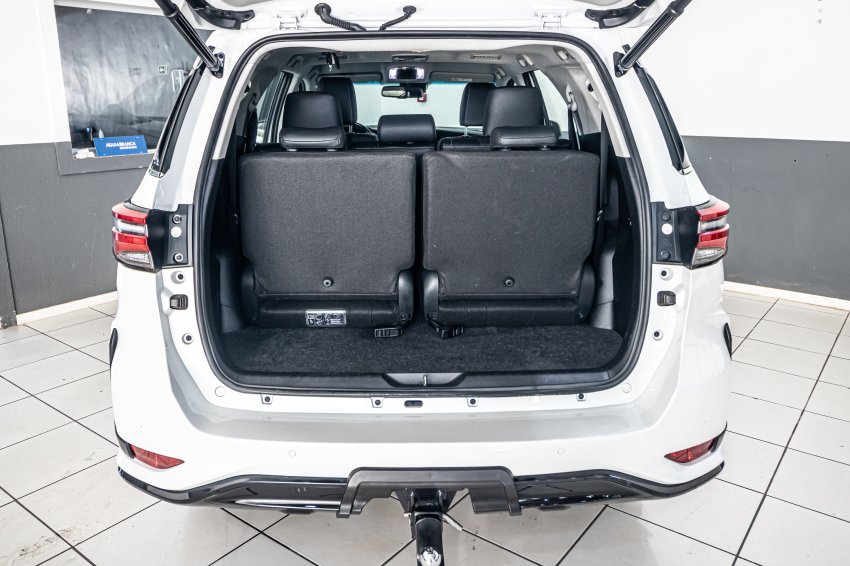 Toyota HILUX SW4 2.8 D-4D TURBO DIESEL SRX PLATINUM 7L 4X4 AUTOMÁTICO 11
