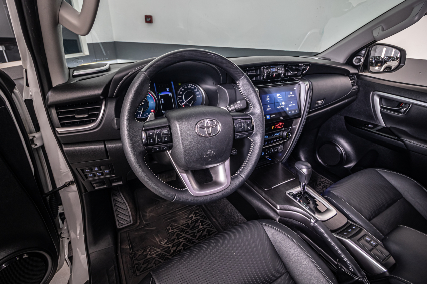 Toyota HILUX SW4 2.8 D-4D TURBO DIESEL SRX PLATINUM 7L 4X4 AUTOMÁTICO 15