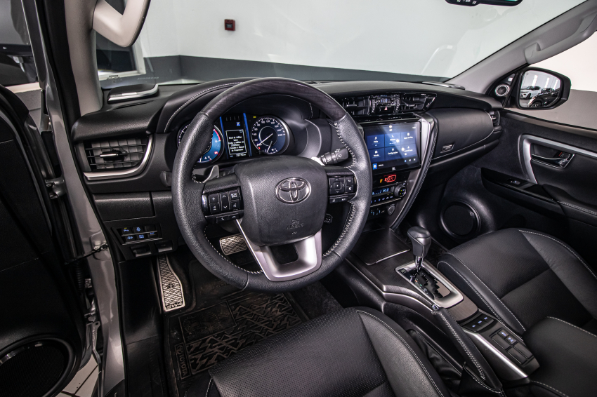 Toyota HILUX SW4 2.8 D-4D TURBO DIESEL SRX PLATINUM 4X4 AUTOMÁTICO 15