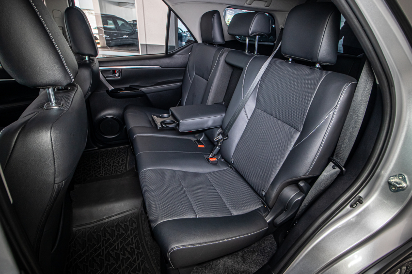 Toyota HILUX SW4 2.8 D-4D TURBO DIESEL SRX PLATINUM 4X4 AUTOMÁTICO 23