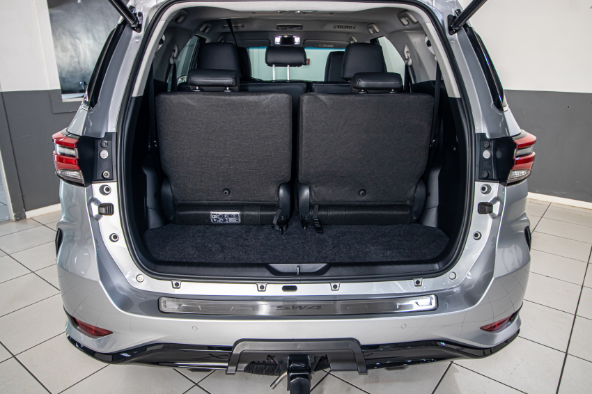 Toyota HILUX SW4 2.8 D-4D TURBO DIESEL SRX PLATINUM 4X4 AUTOMÁTICO 11
