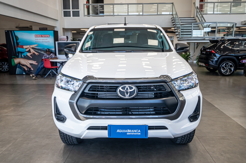 Toyota HILUX 2.8 D-4D TURBO DIESEL CD POWER PACK 4X4 AUTOMÁTICO 3